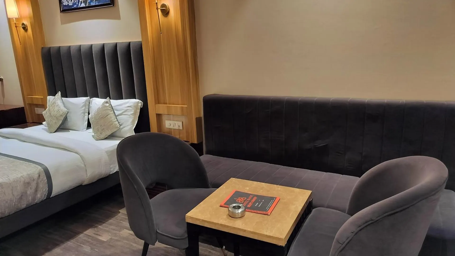 Airport Hotel Lotus Villa 10 Minutes Delhi Aerocity Metro New Delhi